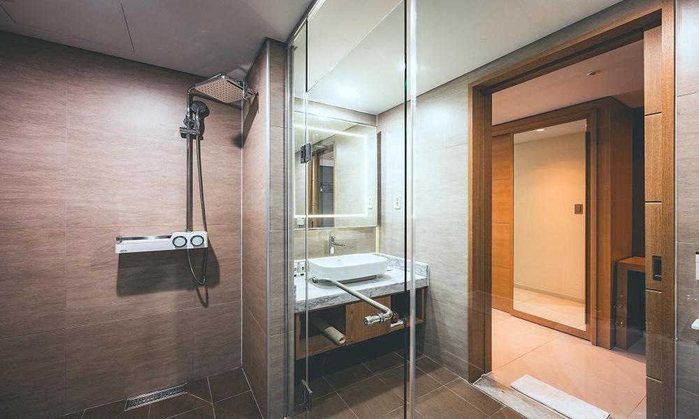 Wonju City Hotel Hyeoksin ภายนอก รูปภาพ