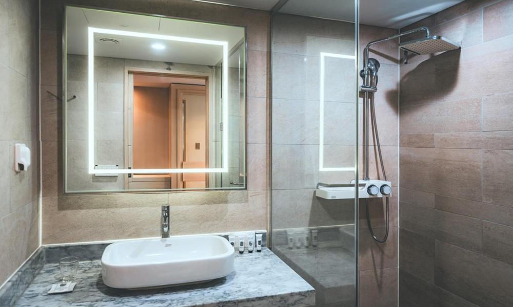 Wonju City Hotel Hyeoksin ภายนอก รูปภาพ