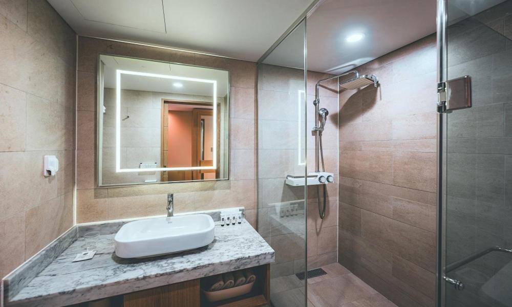 Wonju City Hotel Hyeoksin ภายนอก รูปภาพ